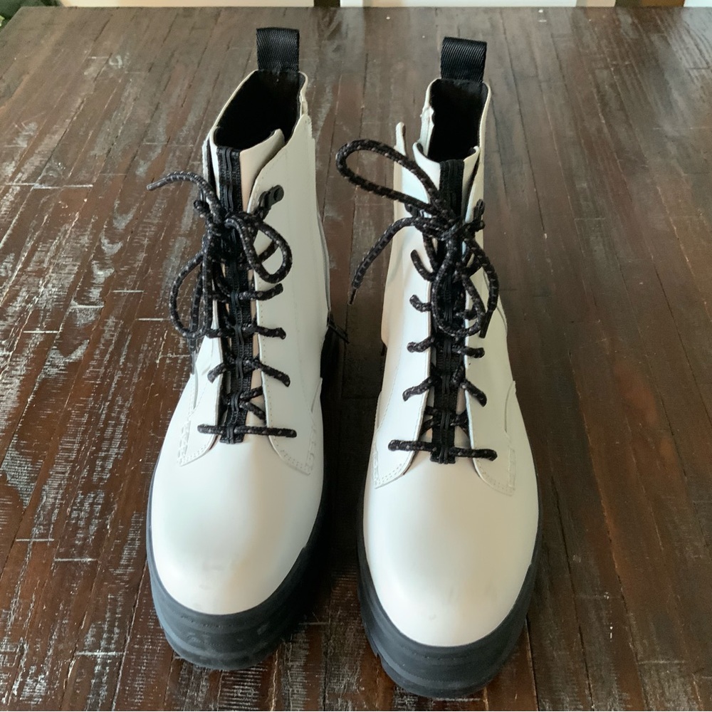Stylish White Lace-Up Women's Boots